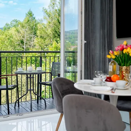 Wonder - W Malowniczej Okolicy, Z Balkonami I Widokiem Na Gory